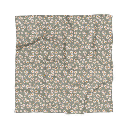 Mini Wander's view of flat daisy sage green swaddle, which is suitable for all seasons.