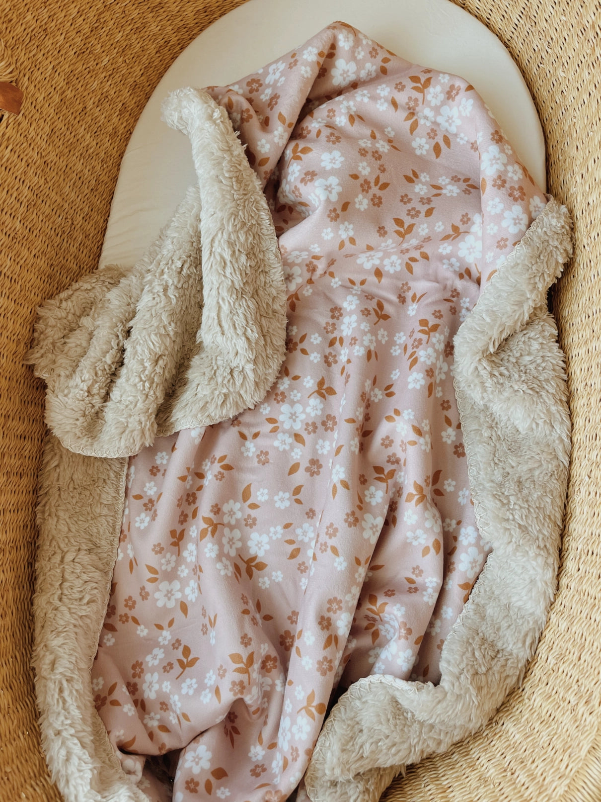 crib sheet set with whimsy small white florals on a pink back drop.